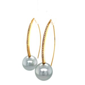 Tahitian Pearl earrings with diamonds